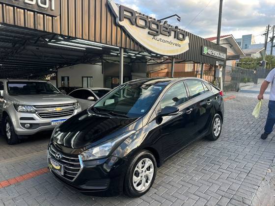 HYUNDAI HB20S 1.0 COMFORT PLUS 12V TURBO FLEX 4P MANUAL